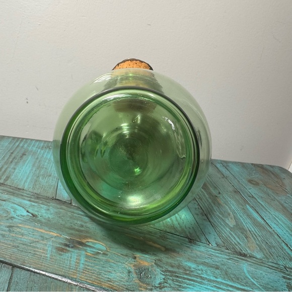 Vintage Large Hand Blown Green Glass Italian Wine Decanter with Ice Chamber - Picture 13 of 13